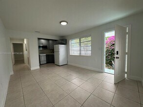 Building Photo - 2550 SW 9th St