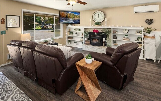 Foto del edificio - Updated 3-Bedroom Rambler with Large Yard in North Bend