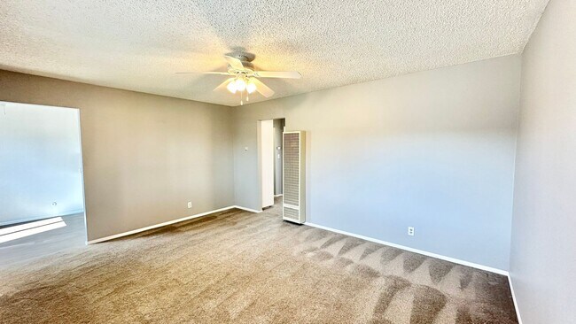 Building Photo - Darling Single Story Home with Spacious & ...