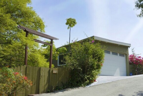 Primary Photo - 841 N Beverly Glen Blvd