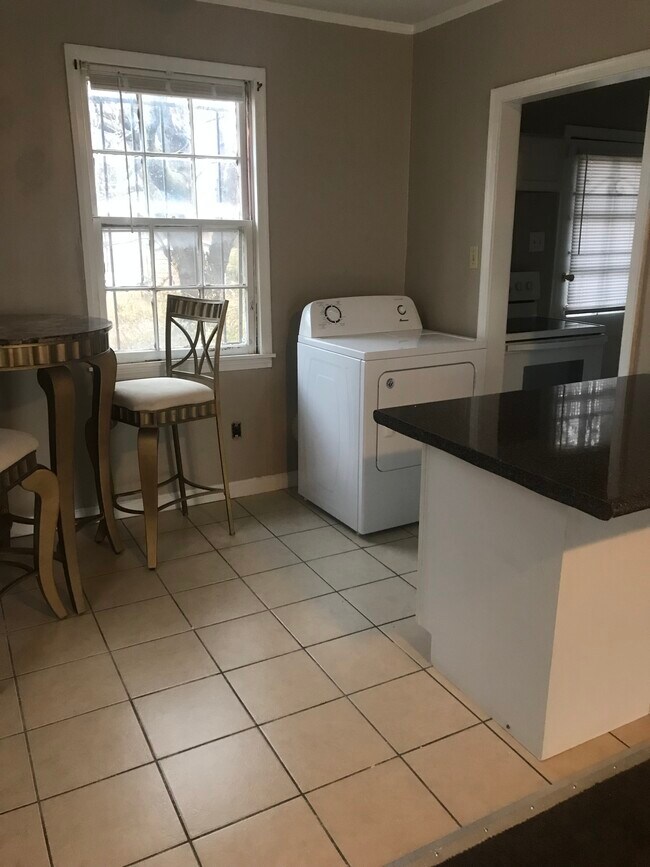 Foto del edificio - 2616 Dwight Rd