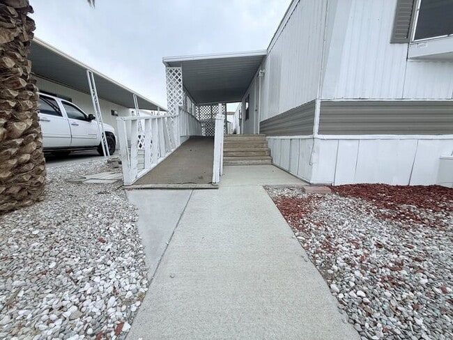 Building Photo - 3601 E Wyoming Ave