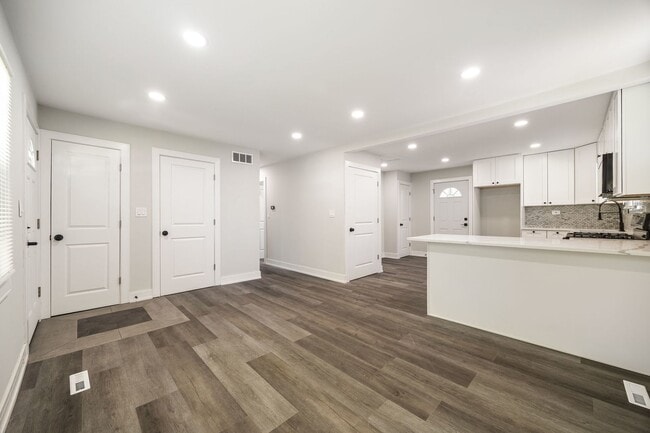 Building Photo - 16752 Artesian Ave