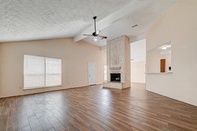 Foto del edificio - 2102 Creekshire Dr