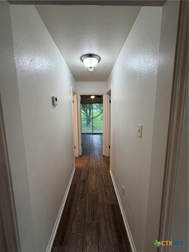 Foto del edificio - 802 Hackberry St