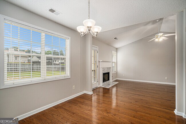 Building Photo - 616 Amelia Creek Ct SE