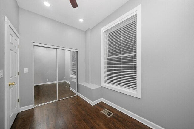 Foto del edificio - 2115 W Armitage Ave