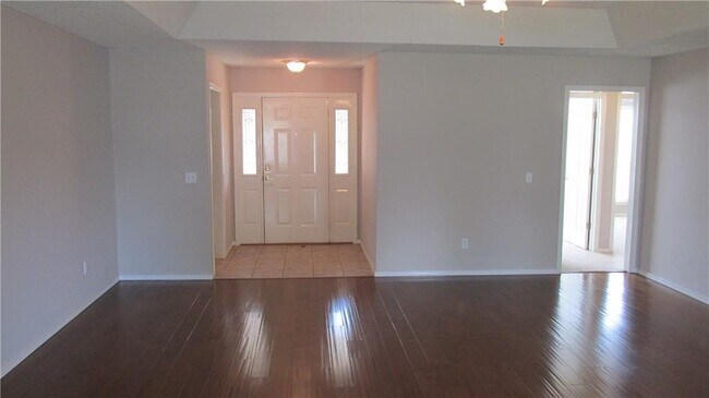 Building Photo - 1902 SW Spruce Rd