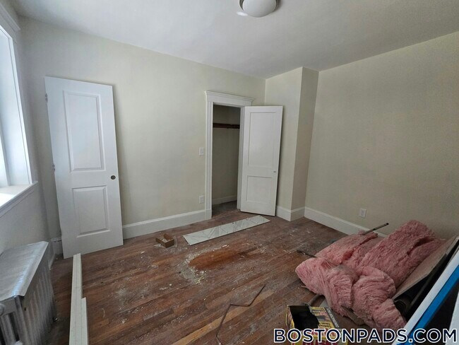 Foto del edificio - 16 Lakeville Rd