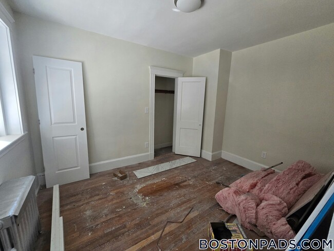 Building Photo - 16 Lakeville Rd