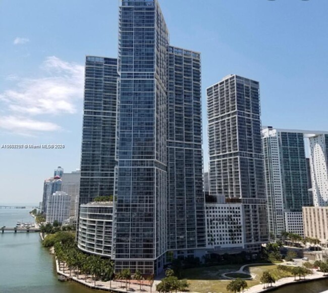 Foto del edificio - 475 Brickell Ave