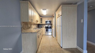 Building Photo - 10090 NW 80th Ct
