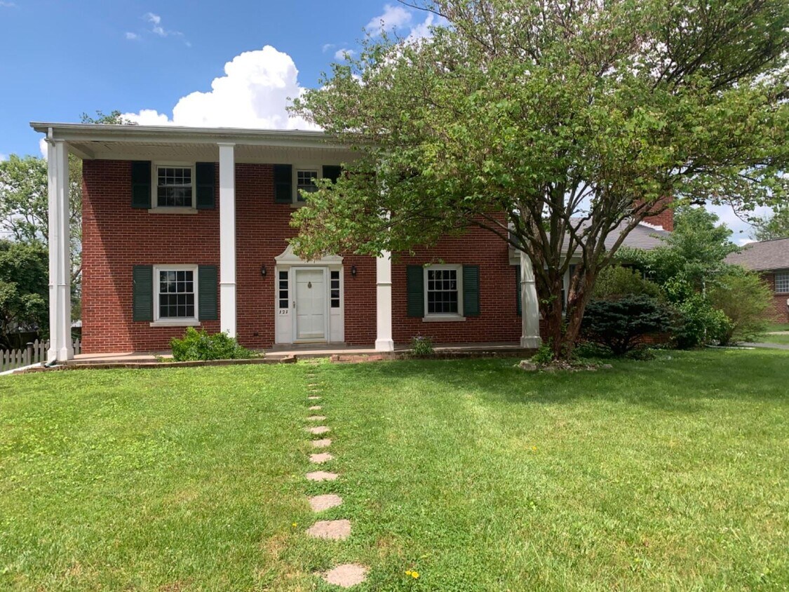 121 Roan Rd, Versailles, KY 40383 House Rental in Versailles, KY