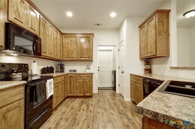 Building Photo - 2251 Hazelwood Dr
