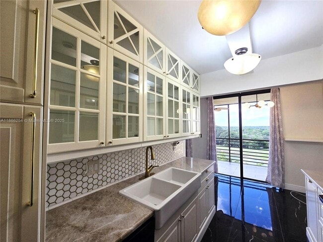 Building Photo - 7400 Radice Ct