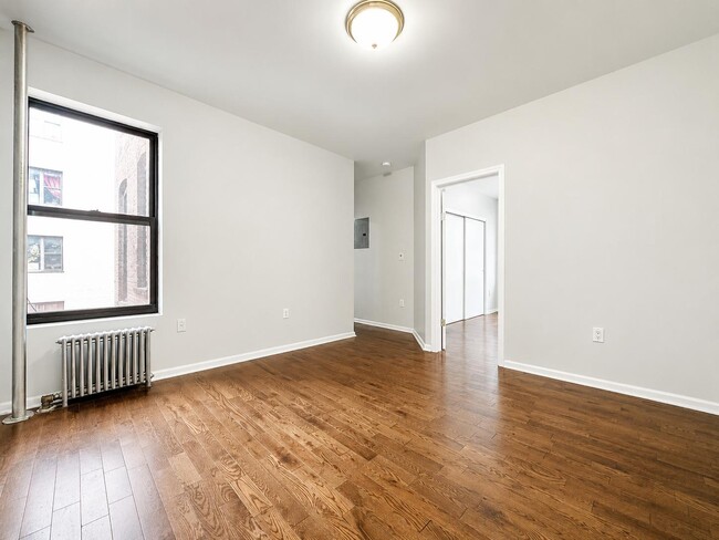 Building Photo - 2254 5th Ave