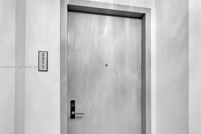 Foto del edificio - 488 NE 18th St