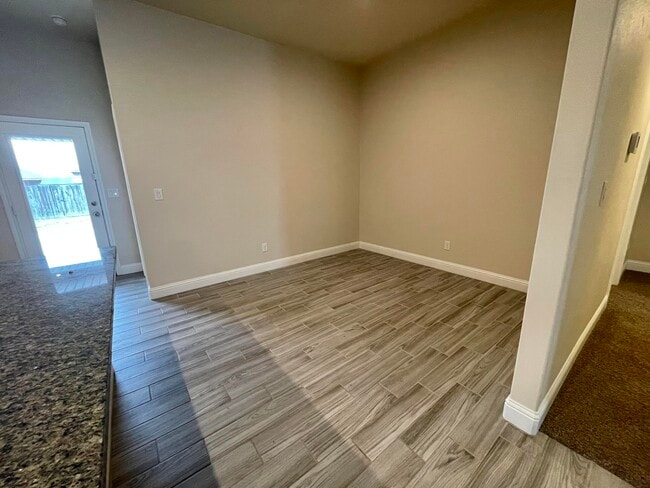 Building Photo - 3719 Oakridge Ave