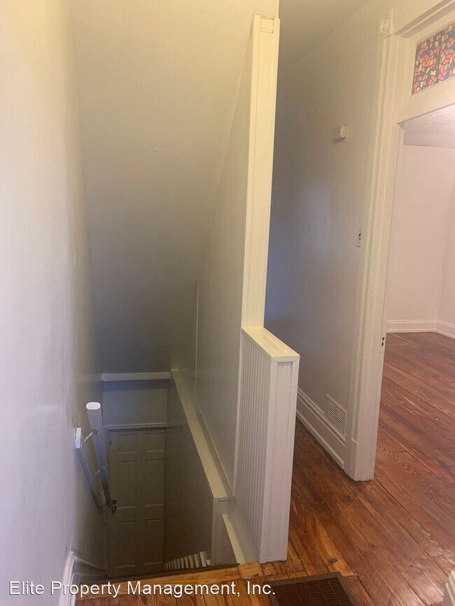 Building Photo - 3 br, 1 bath House - 734 W King St, 2nd Floor