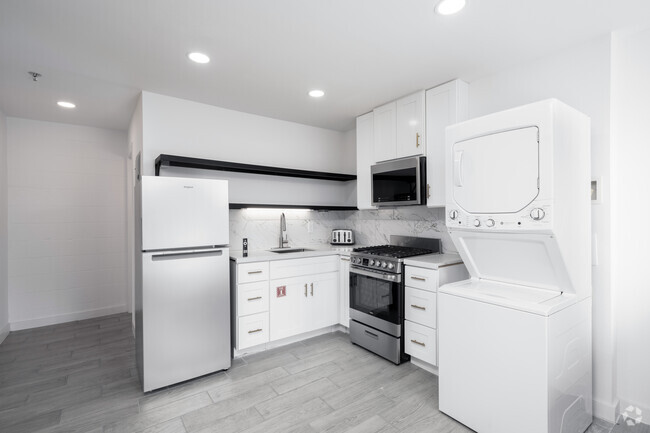 Kitchen - 1BR, 1BA - 252SF - Studios On Fourth