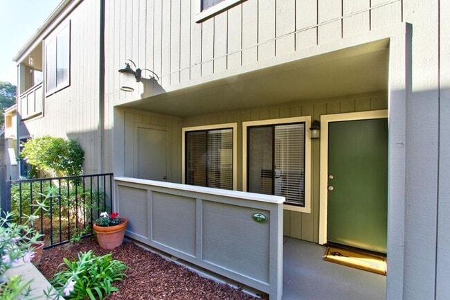 Foto del edificio - Great One Bedroom Condo in Monterey