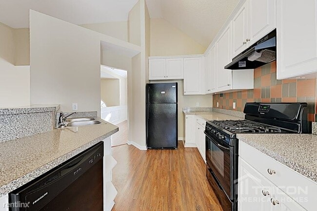Building Photo - 124 Omega Ct