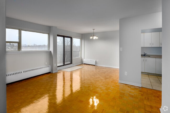 Interior Photo - Northwoods Village