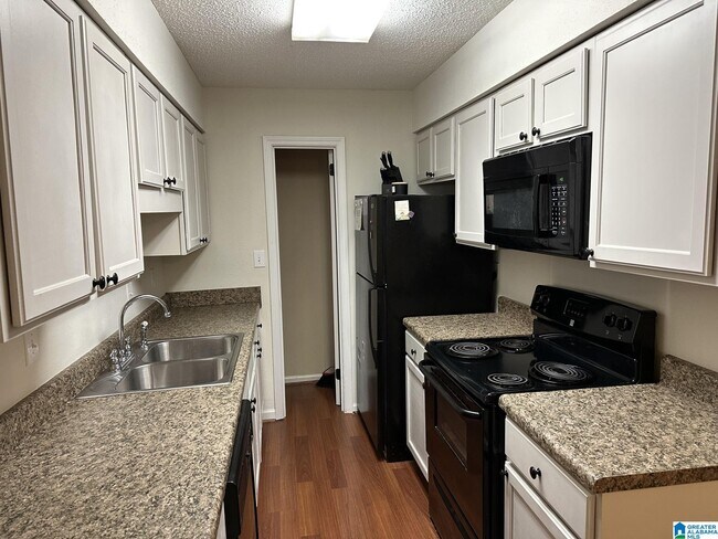 Foto del edificio - 1107 Chapel Creek Dr