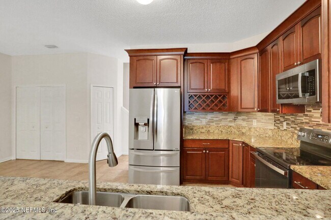 Foto del edificio - 1143 Summer Springs Drive