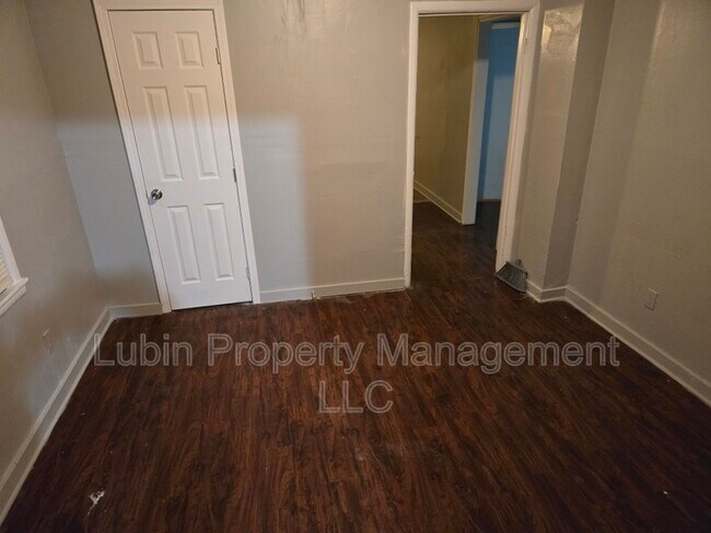 Building Photo - 1194 Chicago Ave