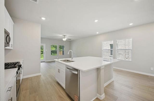 Building Photo - 518 Clover Crk Dr