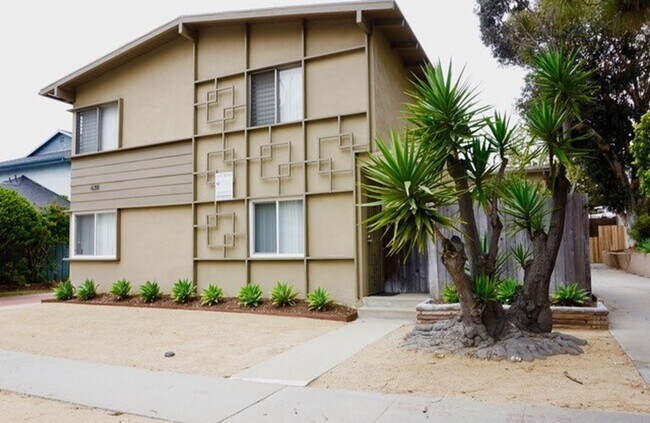Building Photo - 639 Howland Dr