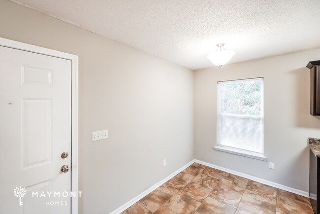 Building Photo - Fenced Backyard and Close to the Heart of ...