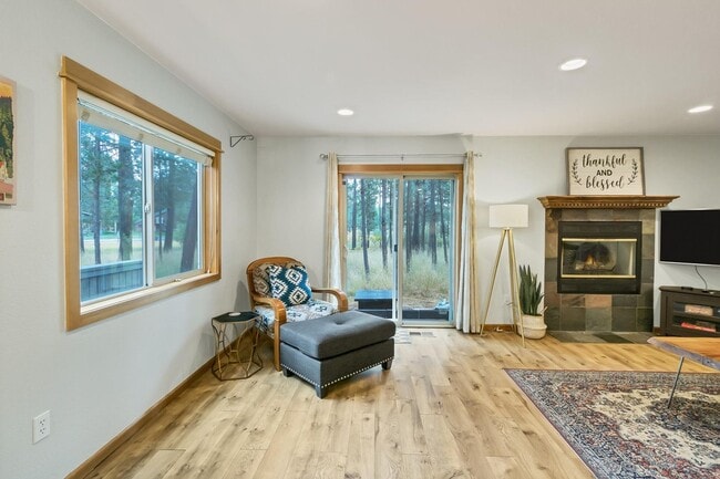 Building Photo - River Meadows $250 discount of first month lease if contract is signed by the end of December.