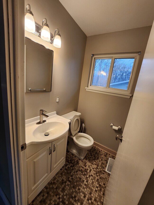 Foto del edificio - 1103 Ravenwood Ave