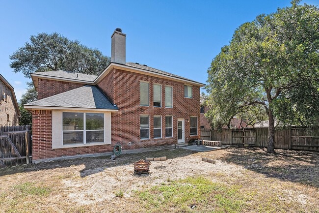 Building Photo - 2635 Lakehills St