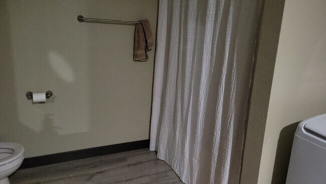 Foto del edificio - 5 Bed 3 Bath close to UWEC, bike trails, C...