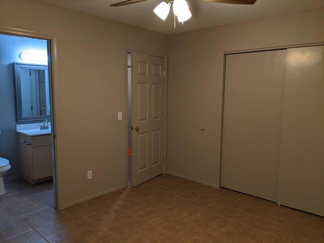 Foto del edificio - 4105 N Montezuma Ave