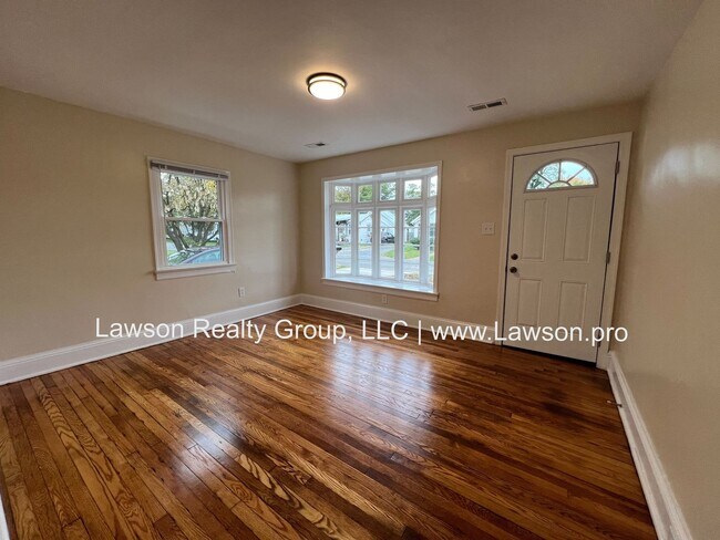 Building Photo - Newly Renovated 2 Bedroom 1 Bath in Salem