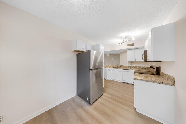 Building Photo - 8977 Wiles Rd