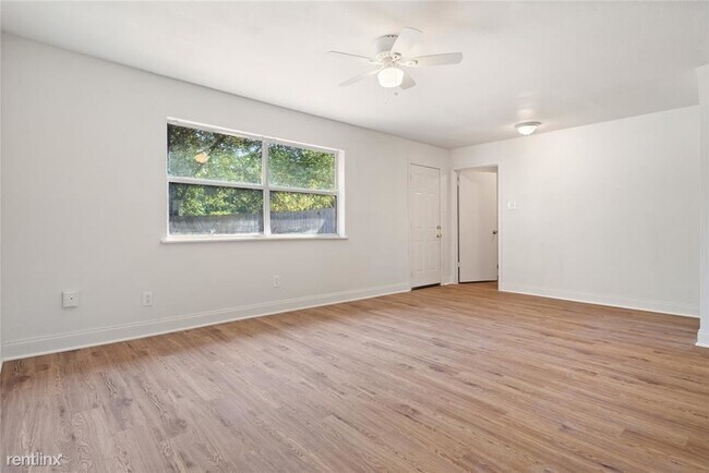 Foto del edificio - 3 br, 1 bath House - 710 W Camp Wisdom Road