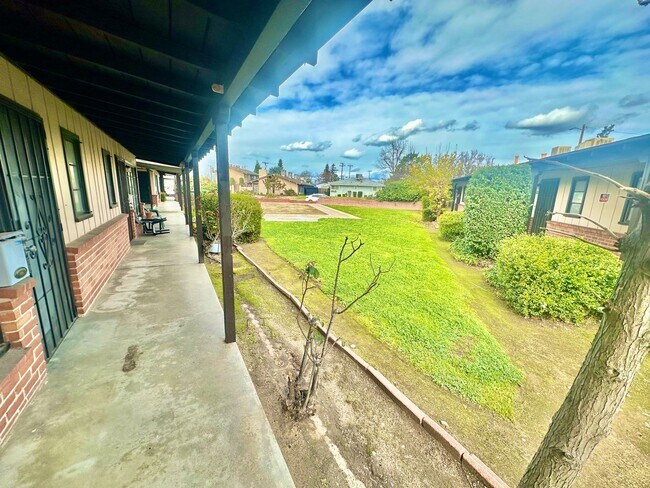 Foto del edificio - 3204-3208 E Normal Ave