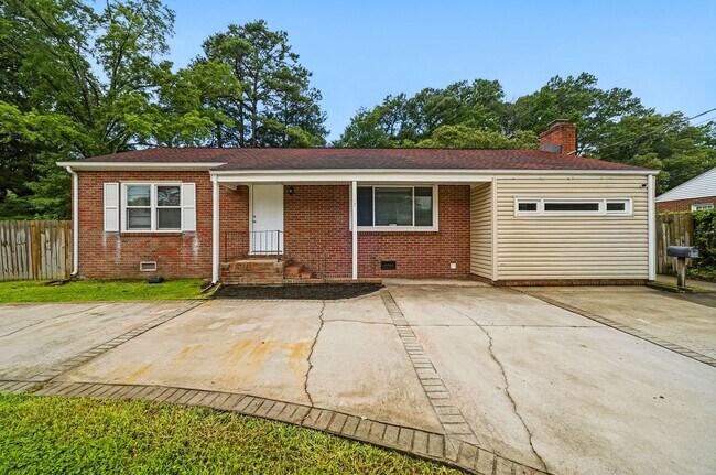 Foto del edificio - 107 Woods Rd