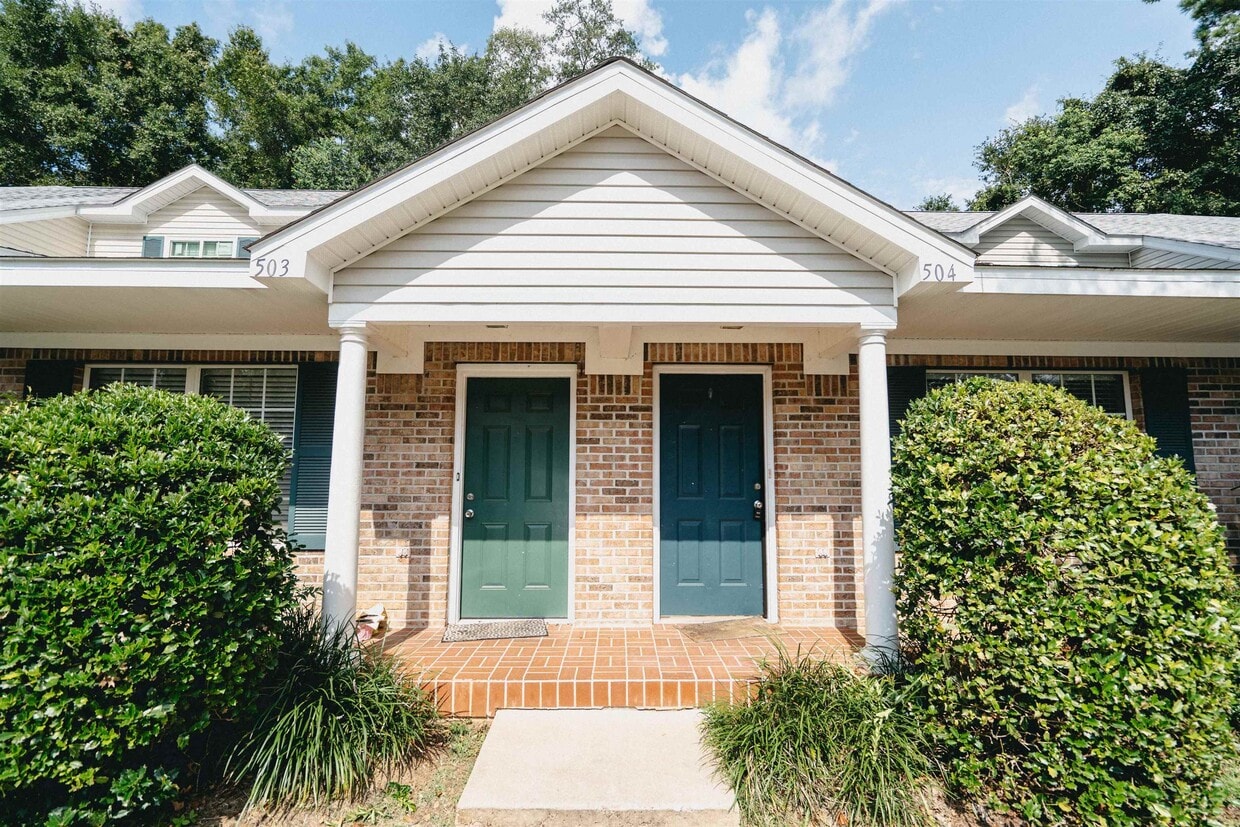 Primary Photo - 2738 W Tharpe St
