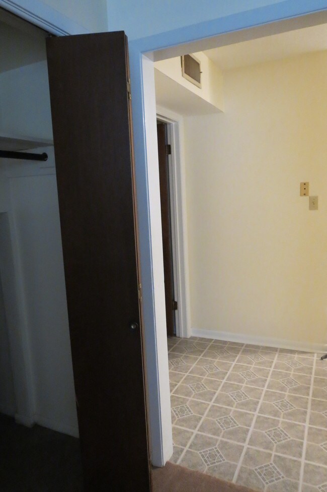Foto del edificio - 329 E 6th St