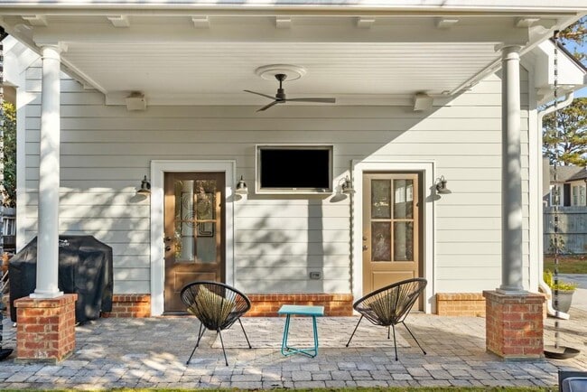 Building Photo - 196 E Wesley Rd NE