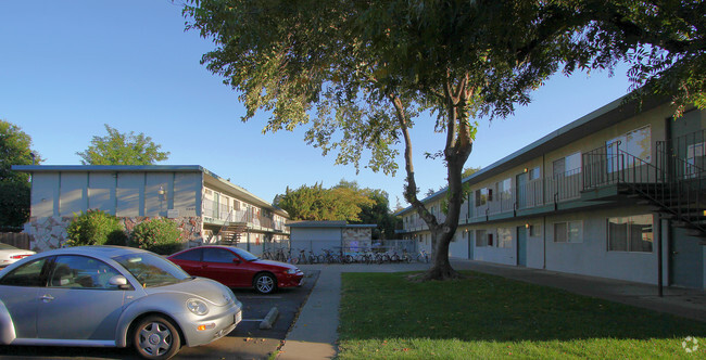 Building Photo - 8th Street Apartments