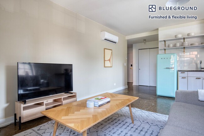 Foto del edificio - 1020 W Lawrence Ave