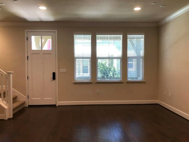 Building Photo - 454 Persimmon Common