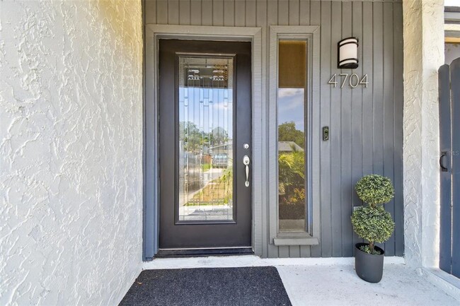 Foto del edificio - 4704 Deerwalk Ave